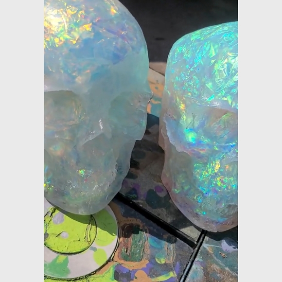 Human size iridescent opalescent skull - Picture 5 of 6